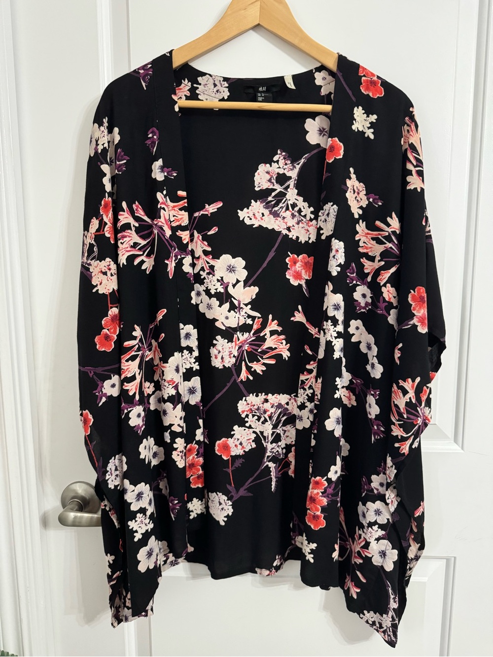 H&M Black Floral Kimono, viscose, oversized medium
